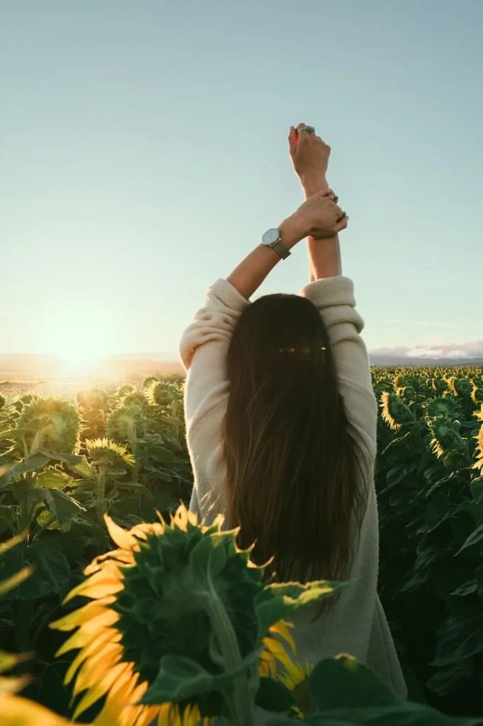 femme equilibre tournesol
